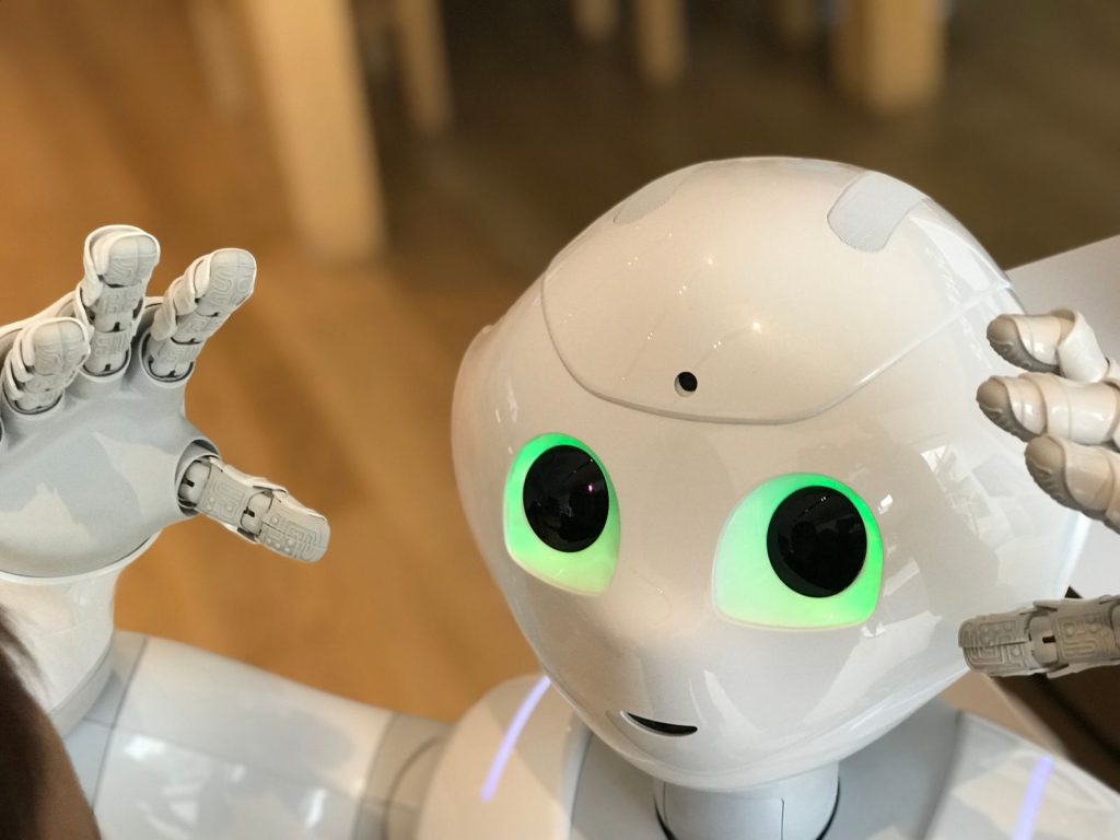 具表情的人工智慧服務型機器人